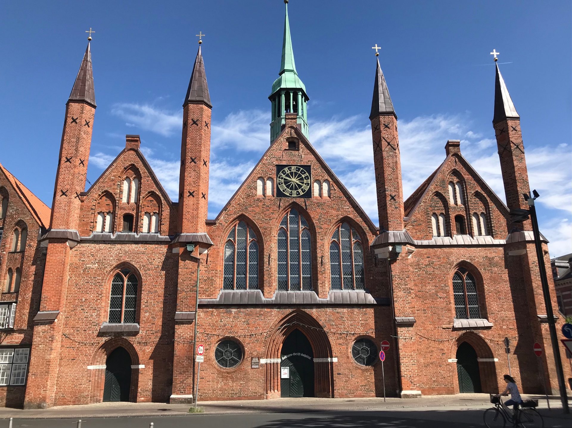 Heiligen Geist Hospital, Lubeck - 01 (Main Facade).jpg